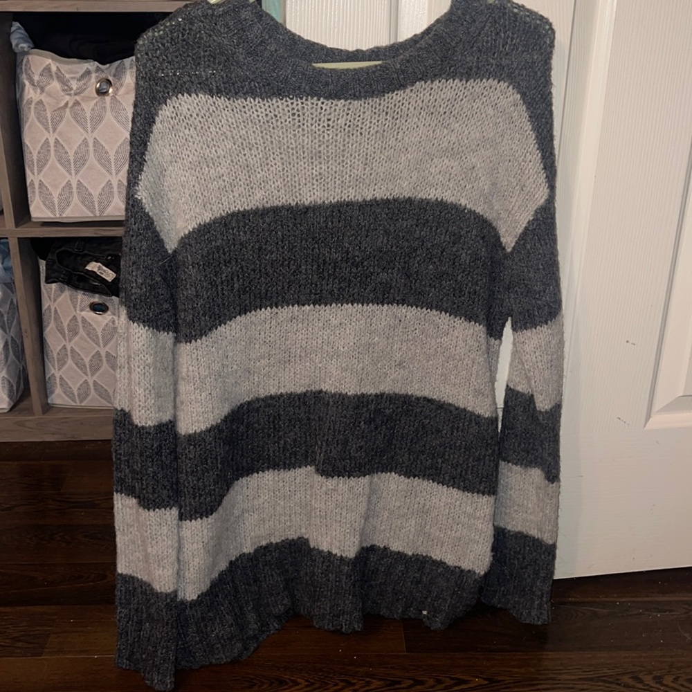 American eagle sweater